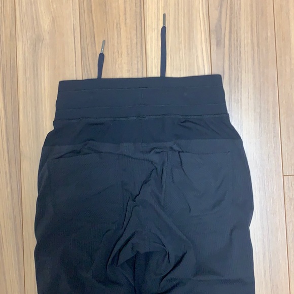 Lululemon Black striped Street to Studio Pants Sz 2 - Picture 8 of 9
